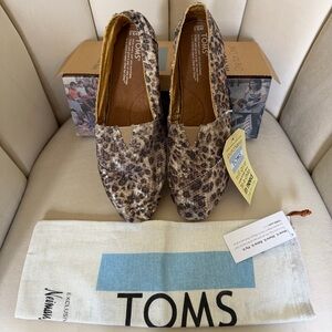 NWT Toms Gold Sequins Slip On Flats Alpargata Glitter Cheetah Print Shoes 9.5
